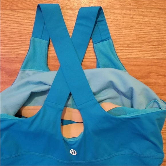 EUC - Lululemon Athletic Criss-Cross Back. Size 8 - Picture 4 of 7